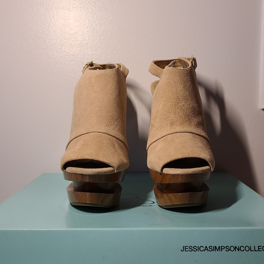 Jessica Simpson Elegant Tan Peep-Toe Cow Split Suede Heels Womens Size 9 - Picture 2 of 7